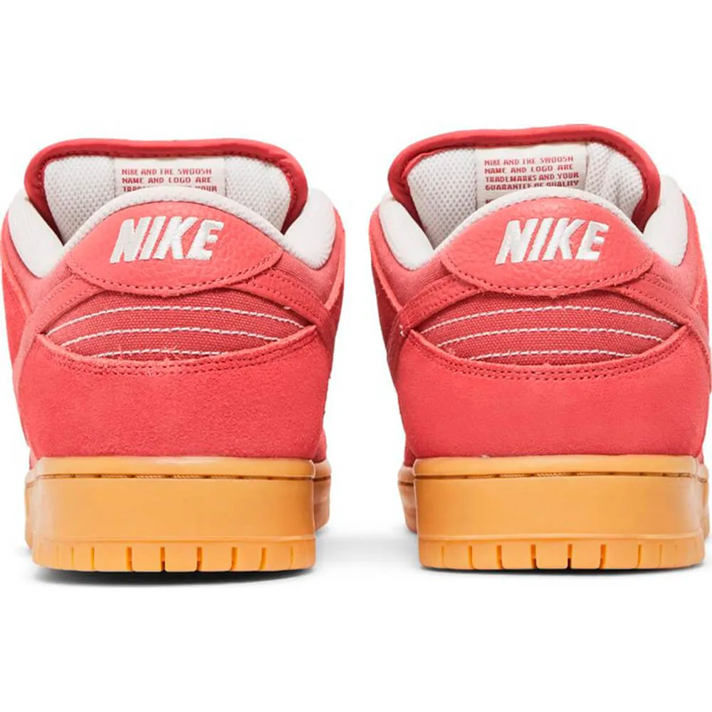 Dunk Low SB 'Adobe' sneakers, red