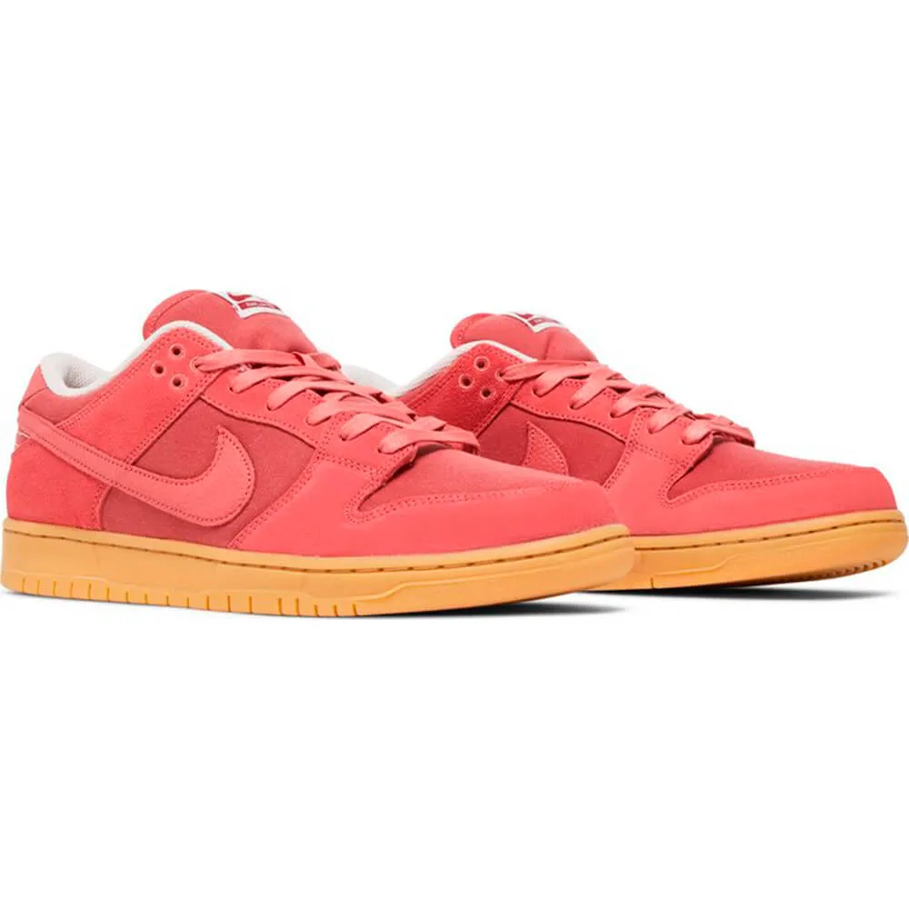 Dunk Low SB 'Adobe' sneakers, red